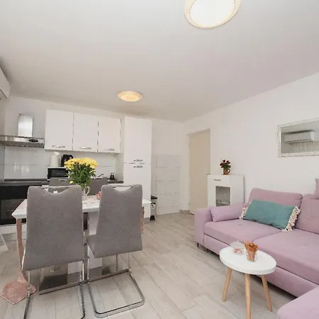 Mate Apartment *