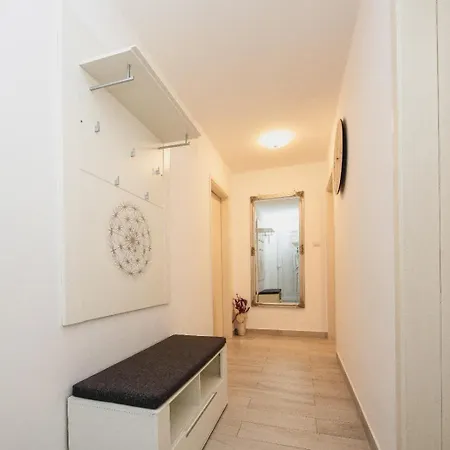 Mate Apartment Split