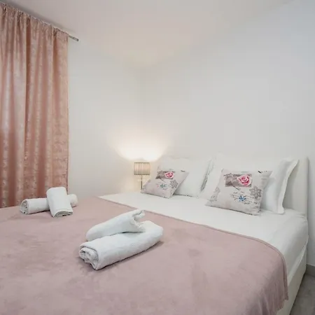 Mate Apartment *