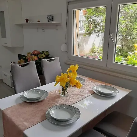 Mate 아파트 스플리트