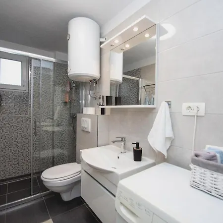 Mate 아파트 스플리트