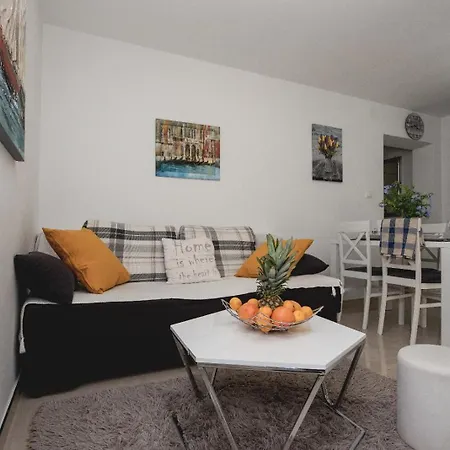 Mate 아파트 스플리트